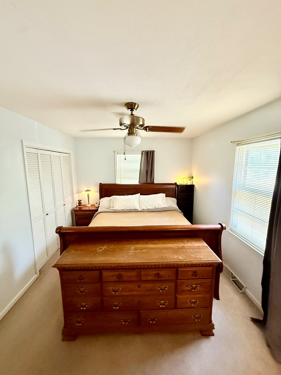 Primary Bedroom, King Sized Sleigh Bed, Ultra Comfort Mattress, Huge Closet, Private bathroom 3