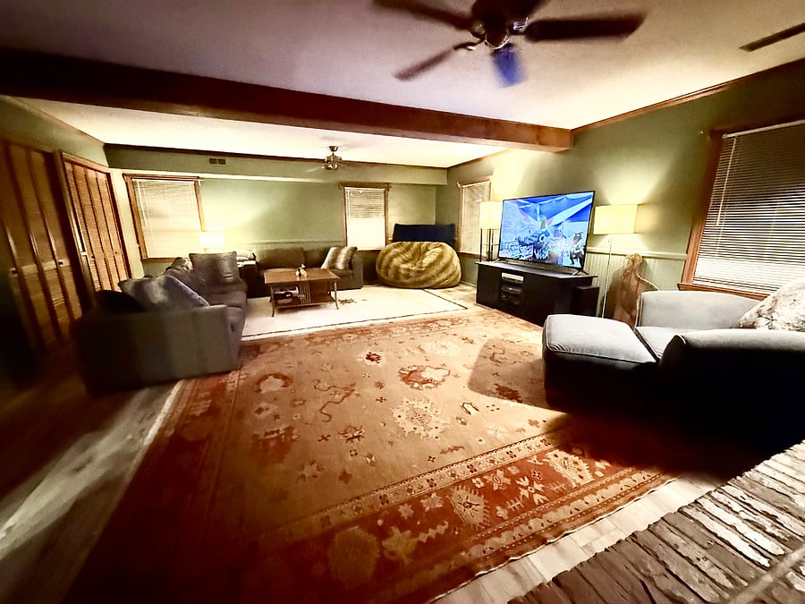 Huge super cozy Living Room 2