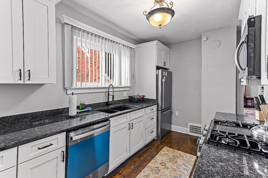 Apt. A Lower Flat kitchen.
Stocked with kitchen essentials. 