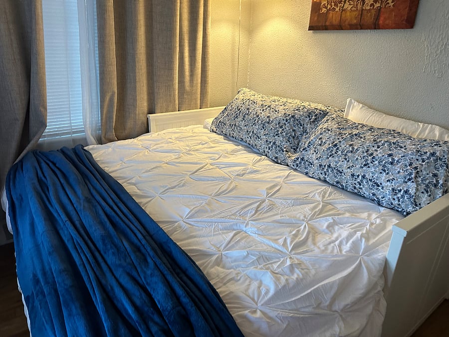 Apt. A Lower Flat Bedroom 1: Flexible bedding arrangement. Daybed converts to a king width bed. 3 large storage drawers under the bed. Hardwood floors, closet, large mirror on closet door. Large windows let in lots of natural light & great breezes to flow through the house.