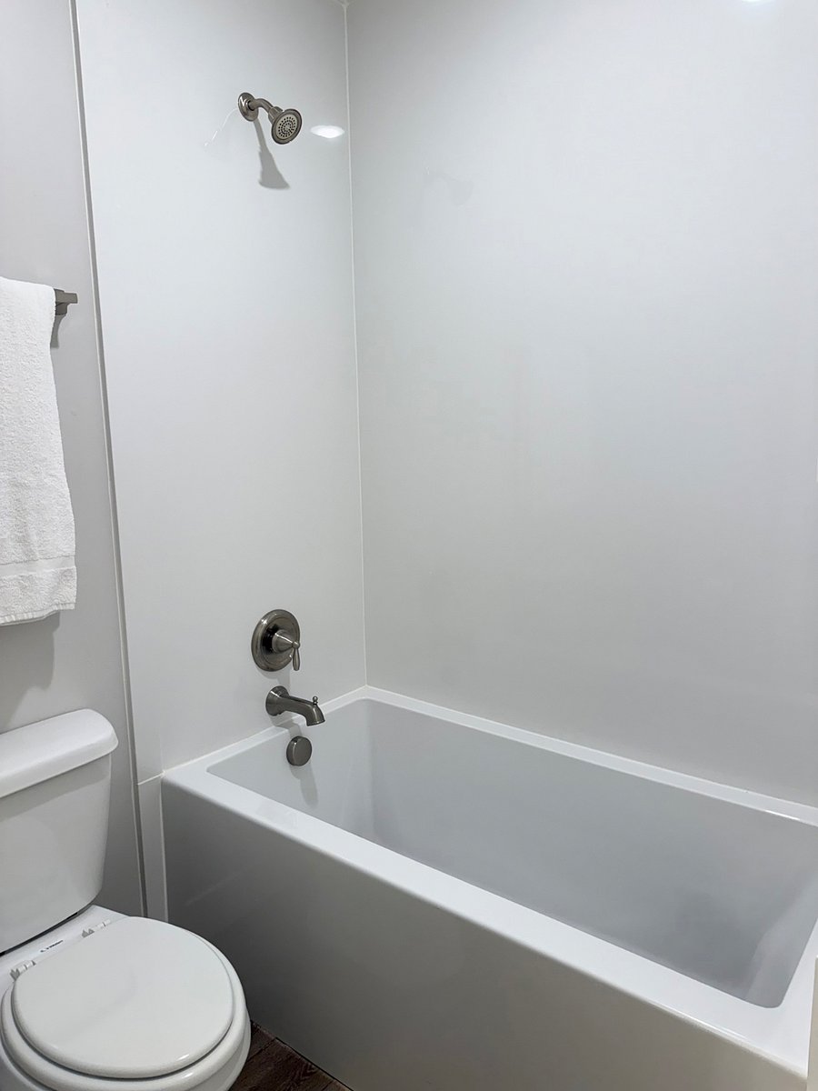 Deep tub for taking long soaks