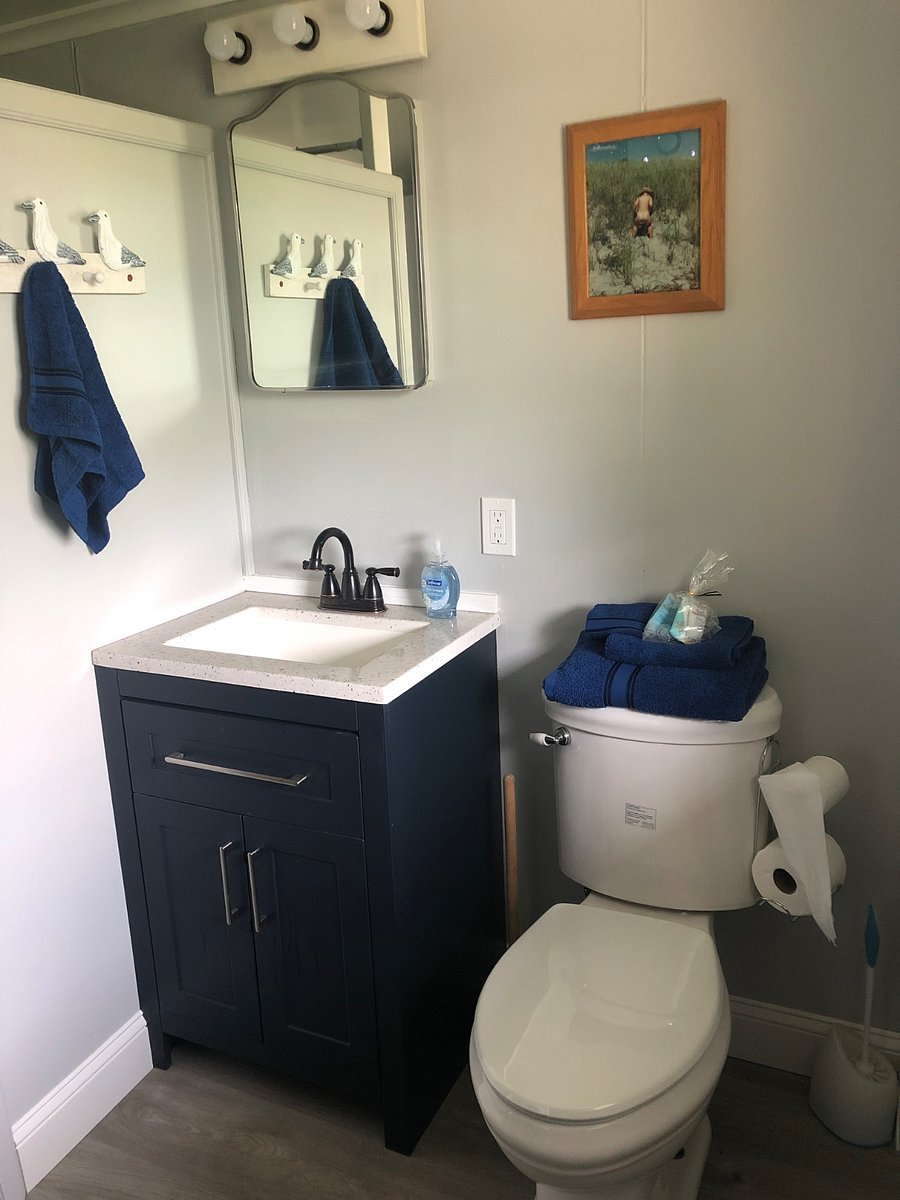 2nd bathroom, stand up shower