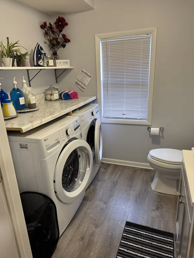 Laundry room/ 1.5 bathroom
