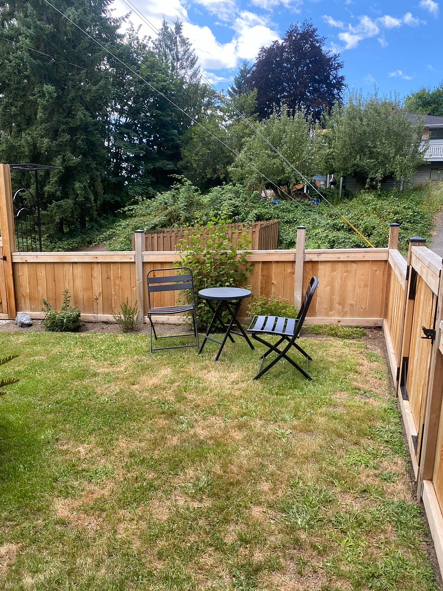 Front lawn area with extra seating.