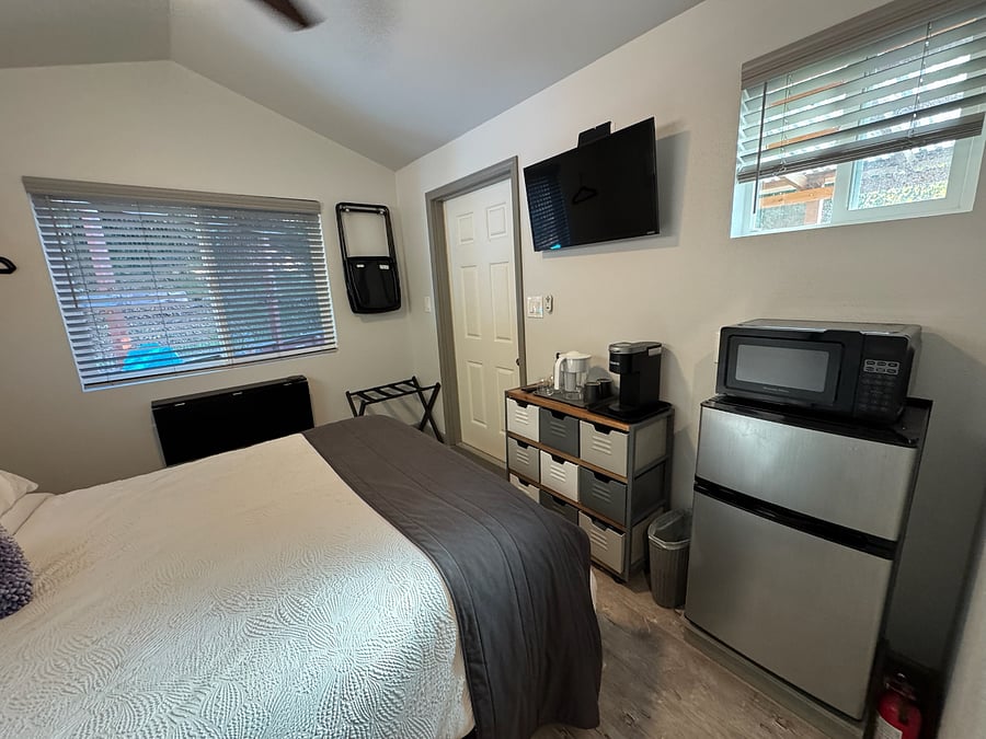 While the unit doesn't have a kitchen, it does have a small fridge with a freezer and a microwave.