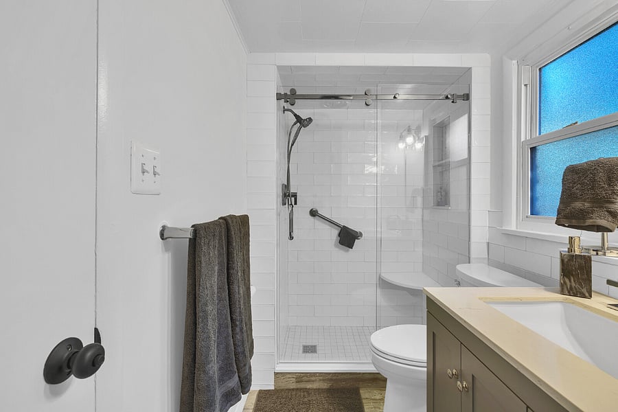 Fully remodeled bathroom