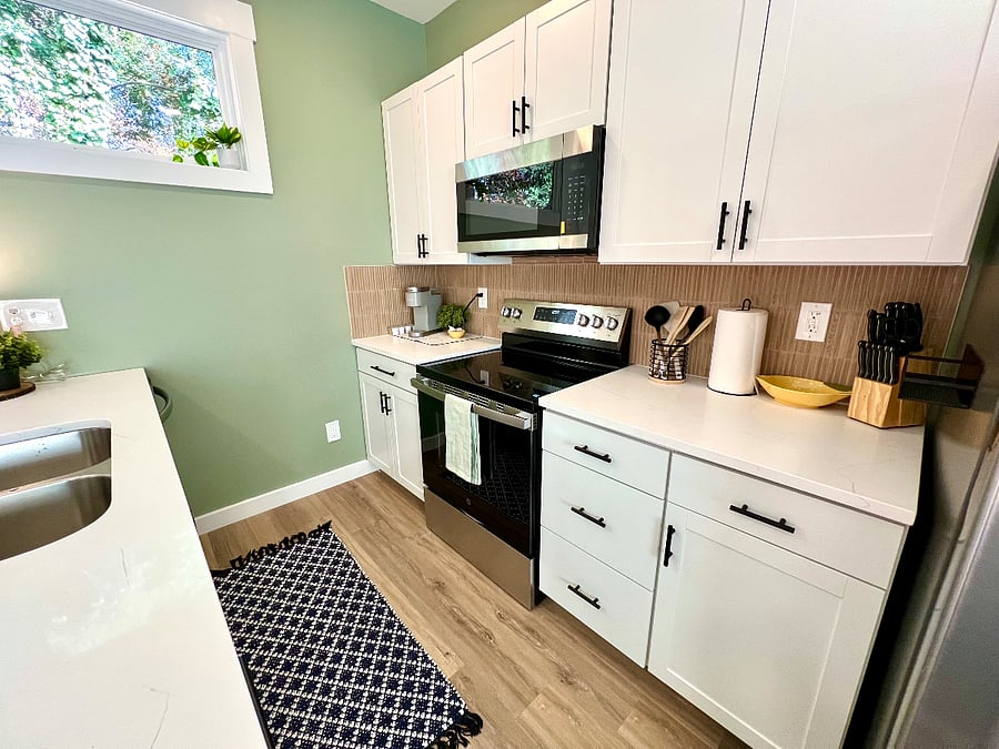 Full kitchen