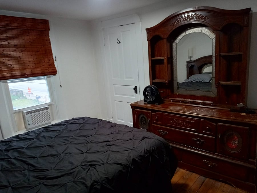 Queen bed $1,355