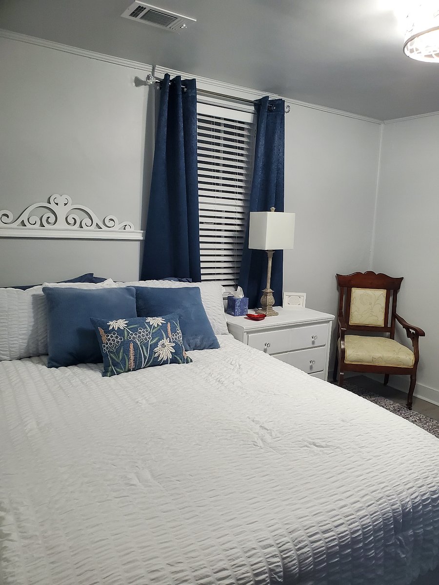 Rm 3 - Primary Bedroom Queen w/ Private Bathroom
Optional add for additional monthly rate. Contact the host for details
