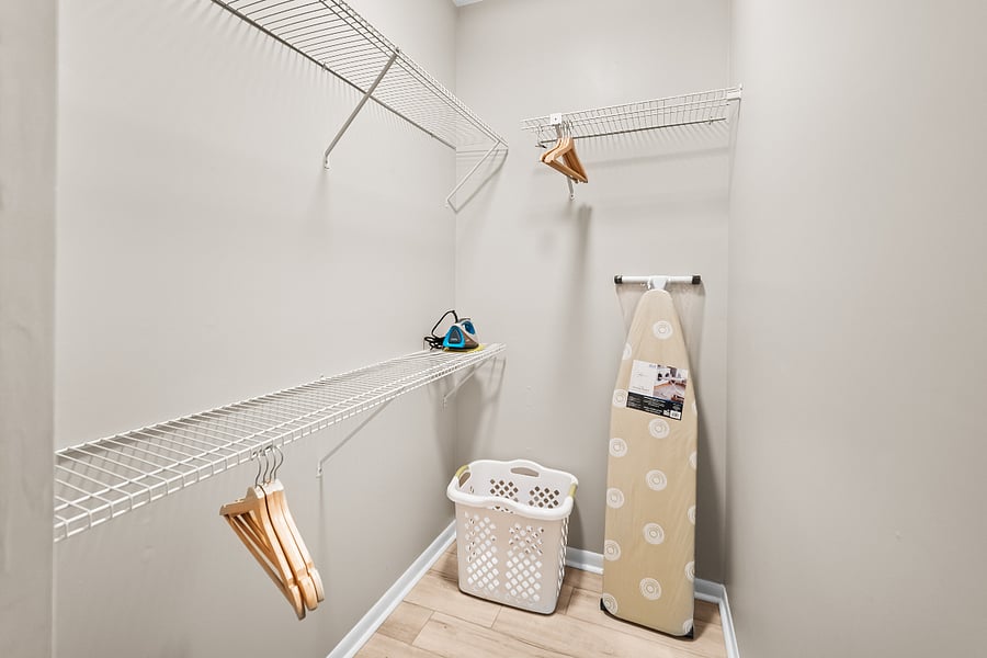 Walk-in Closet