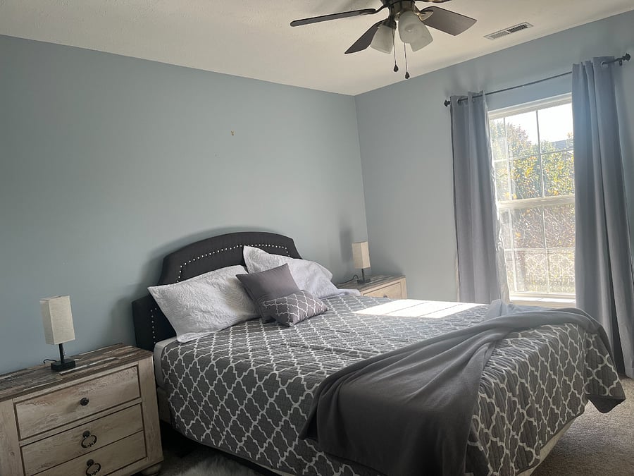 Spacious private bedroom w/ queen size bed.