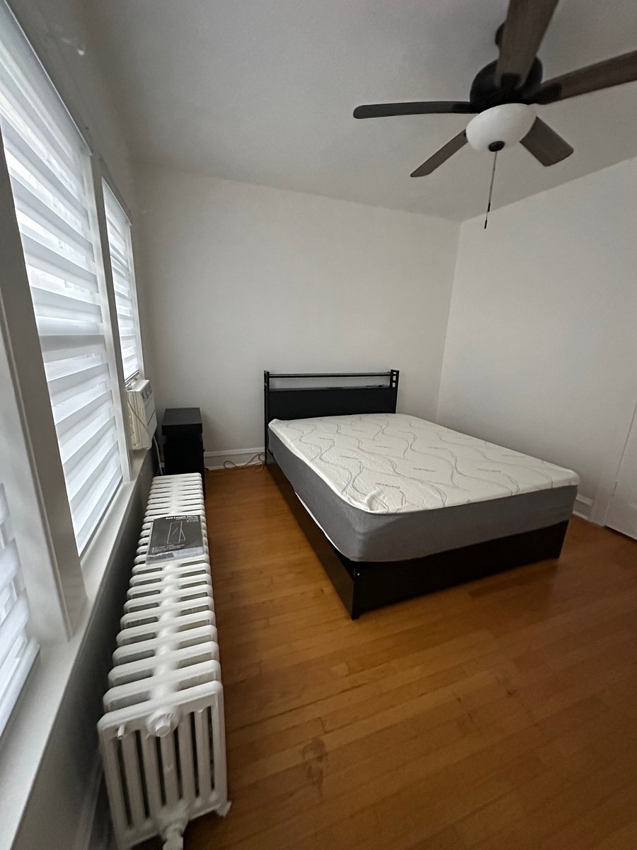 Bedroom 3
Includes a Queen size bed, nightstand, built in closet