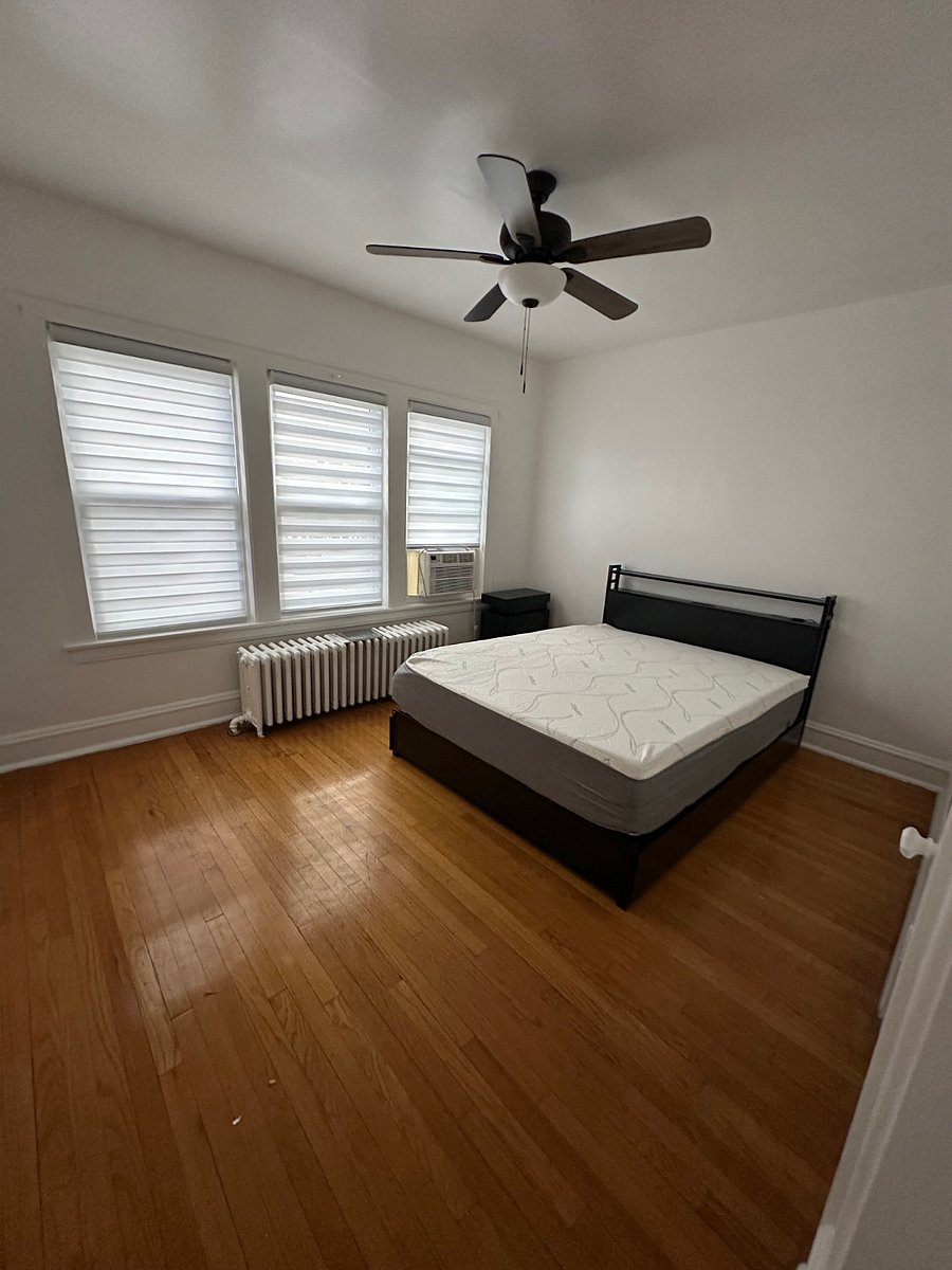 Bedroom 3
Includes a Queen size bed, nightstand, built in closet