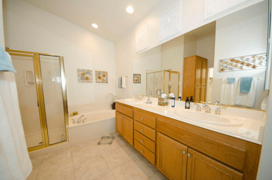 Primary en-suite bathroom with large walk-in closet