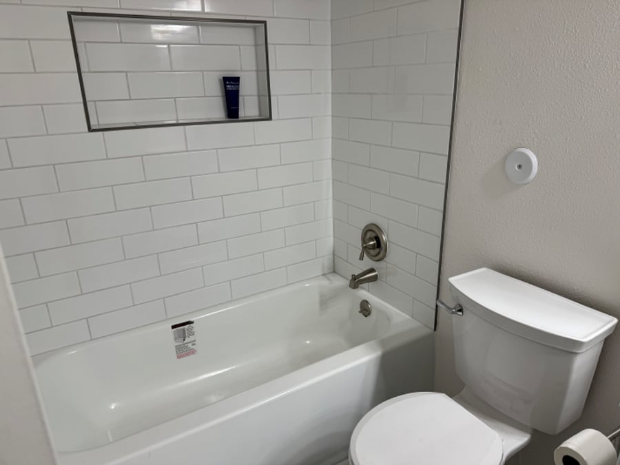 HALL BATHROOM WITH TUB 