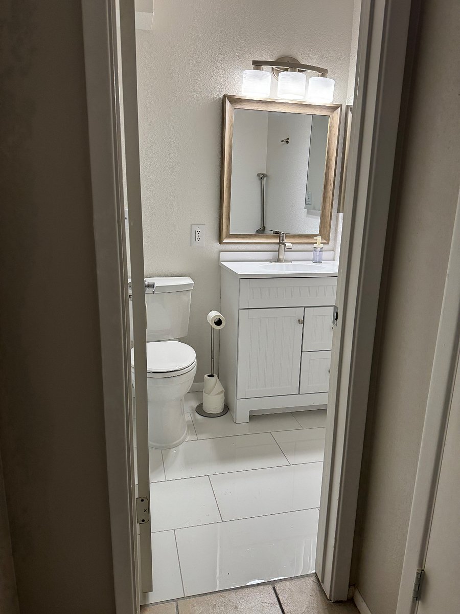 HALL BATHROOM 