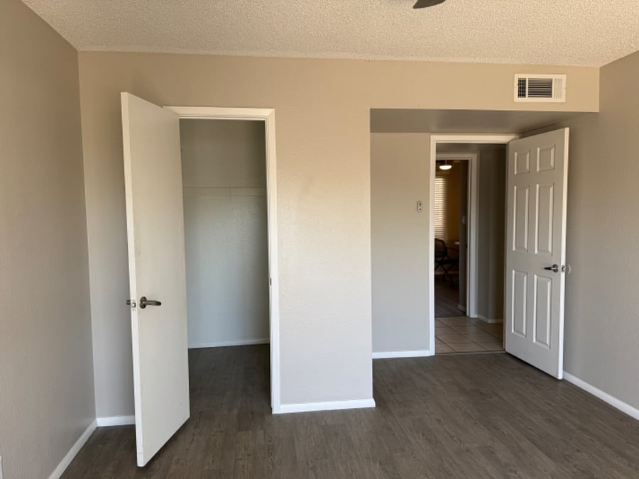 MASTER BEDROOM WALK IN CLOSET 