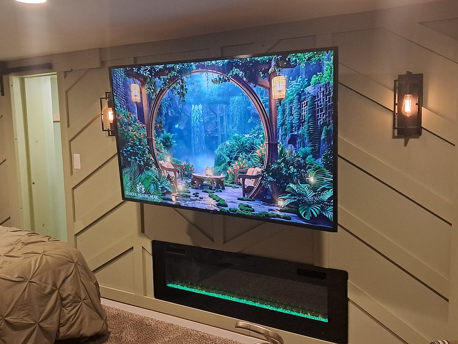 Enjoy crisp Fall/winter evenings in front of the fireplace and big screen TV with wifi.