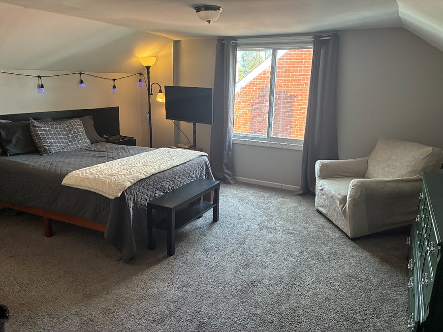 Main Bedroom - Floor 2