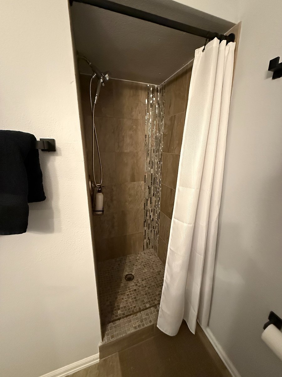 Standing shower