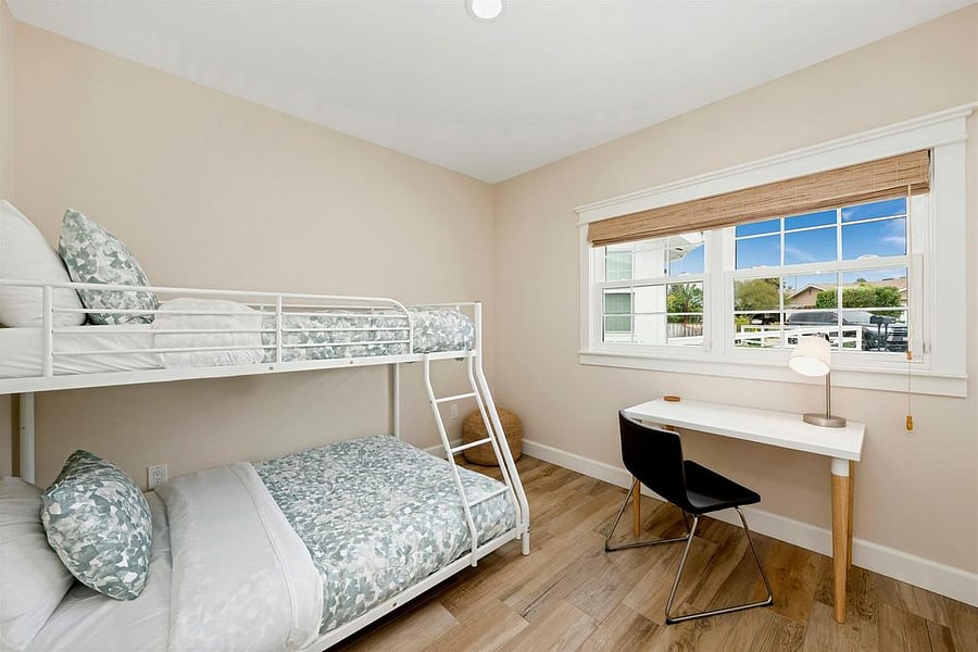 Bed can be swapped with a Queen Bed