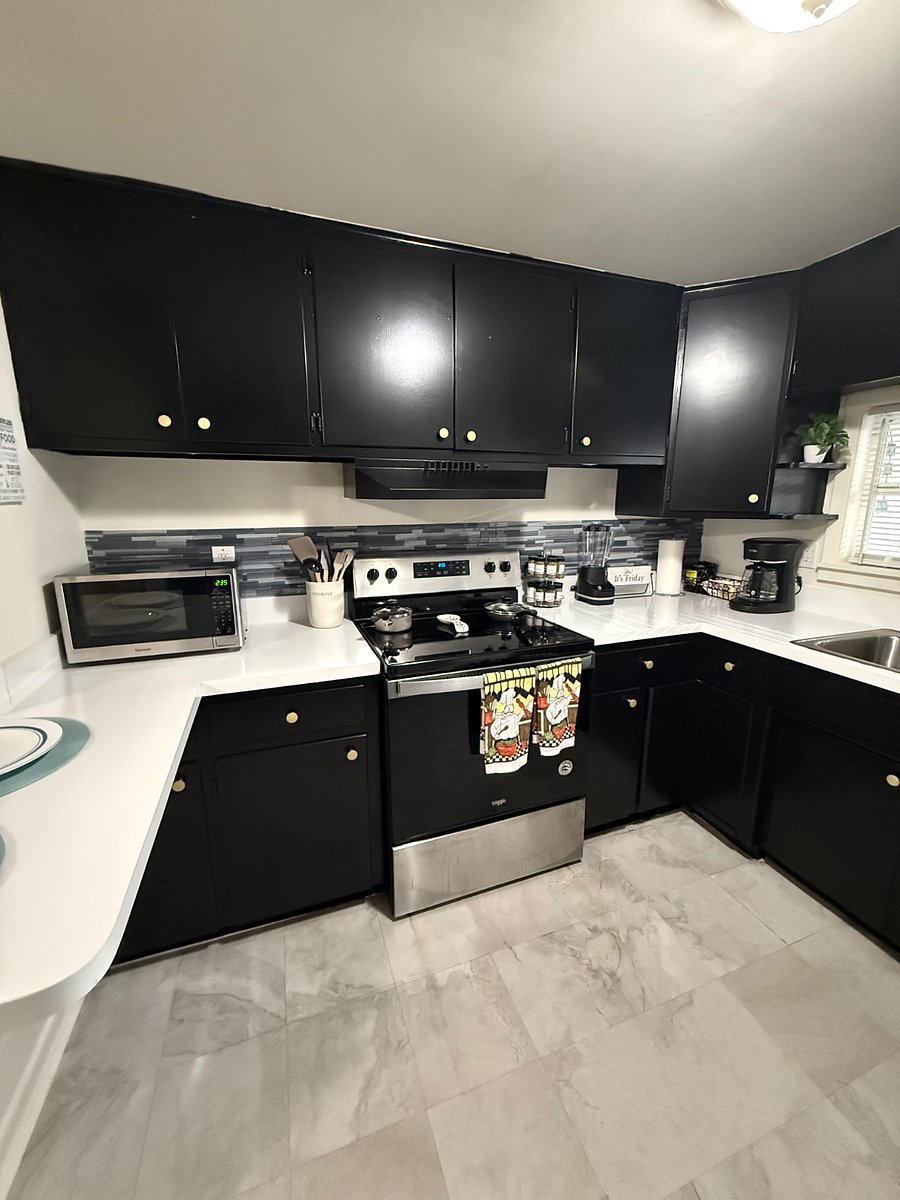Full Kitchen 