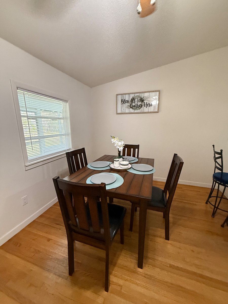 Dinning Table 4 chairs. 