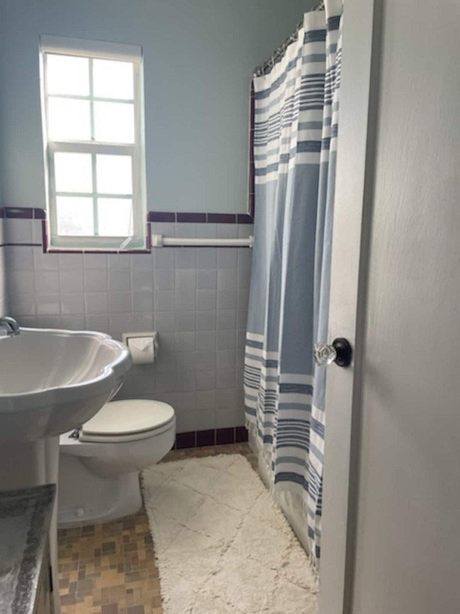 Upstairs Bath with Tub