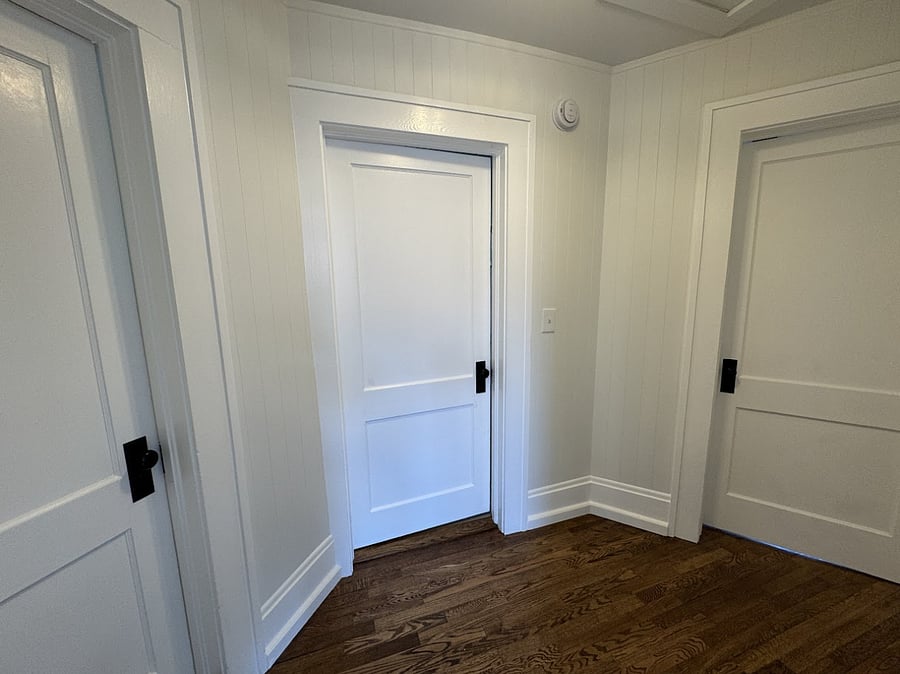 Large hallway that can be closed off to living/dining area.