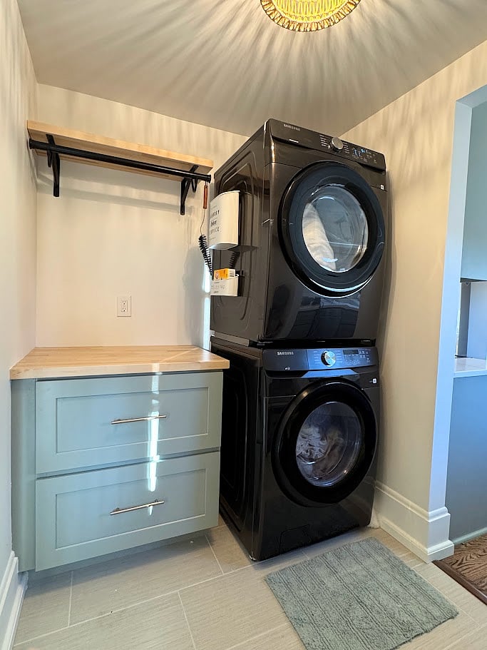 W/D, back entry, folding counter w/ hanging and drop zone.