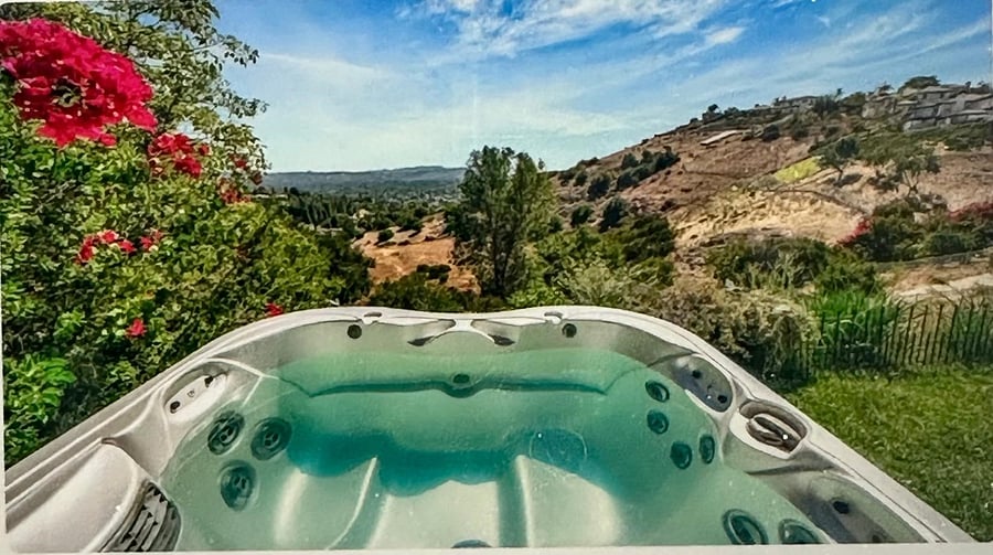 Jacuzzi with valley views