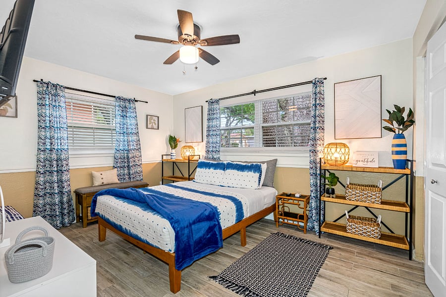 Second Bedroom with queen size bed, smart TV