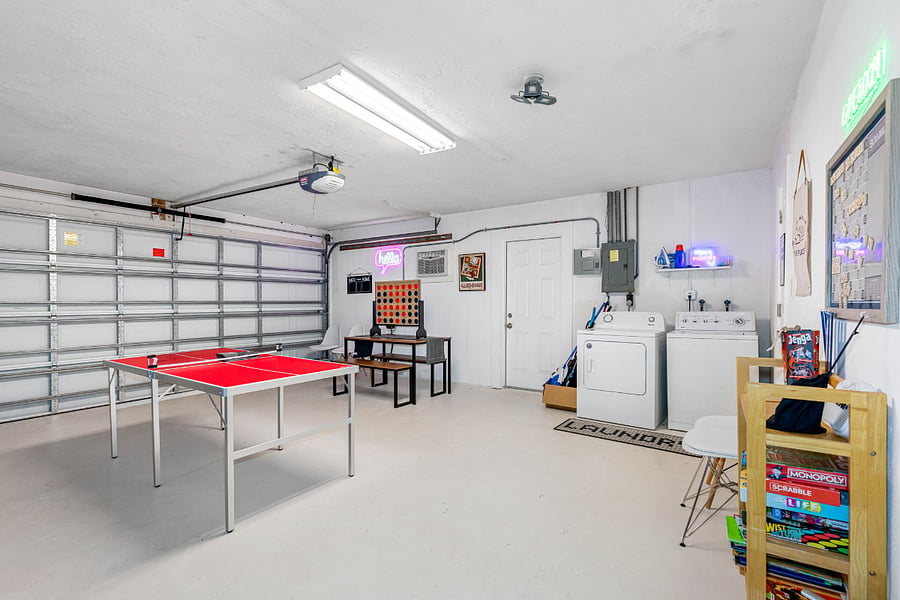 Garage/game room
