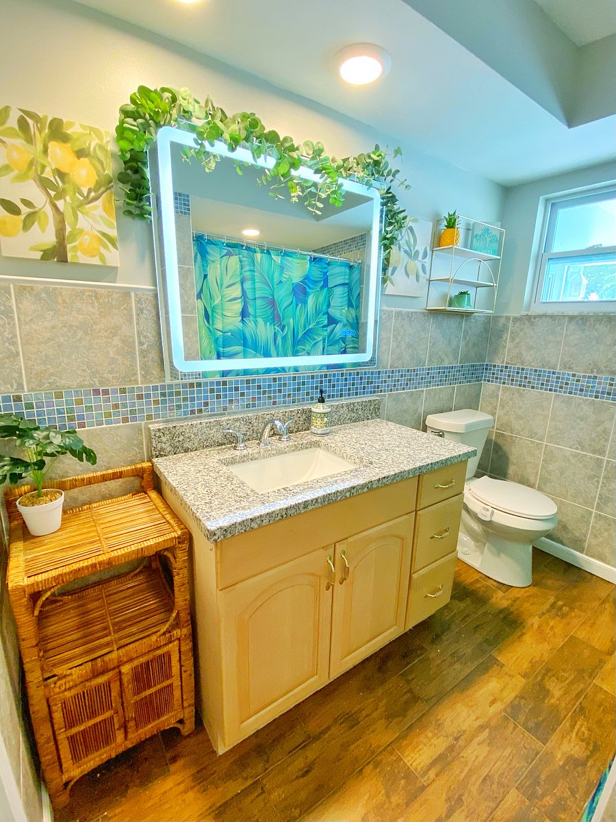 Full Bathroom