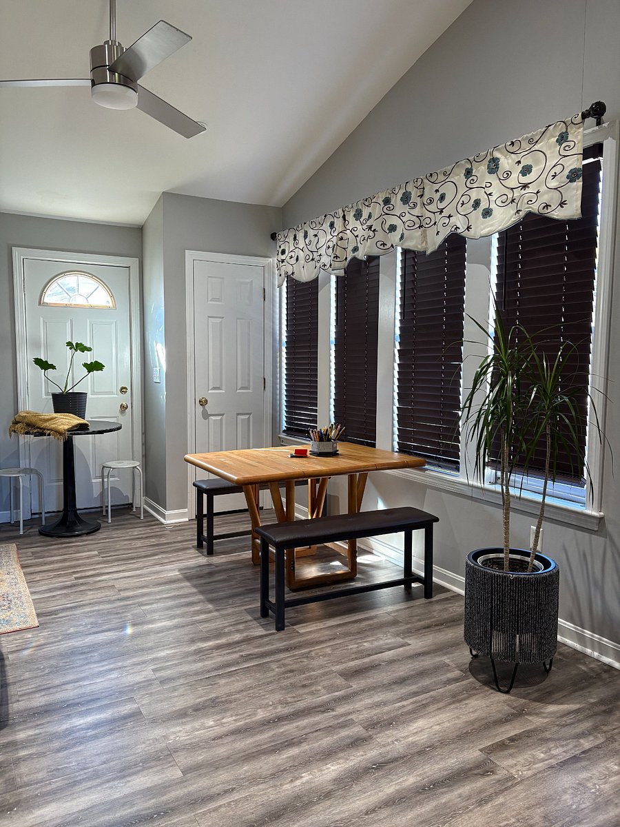 Kitchen Table for working or eatingLeasure 