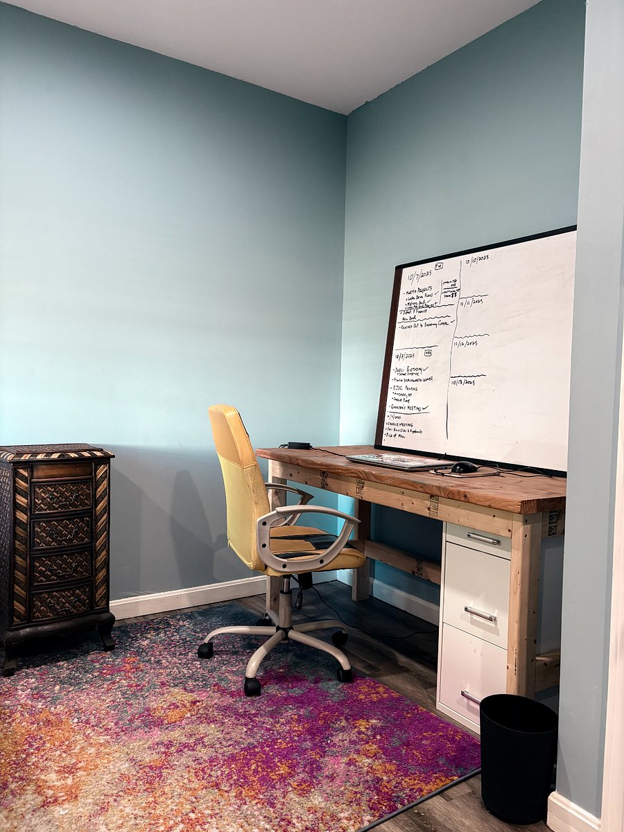 Office Area in the Queen Room
