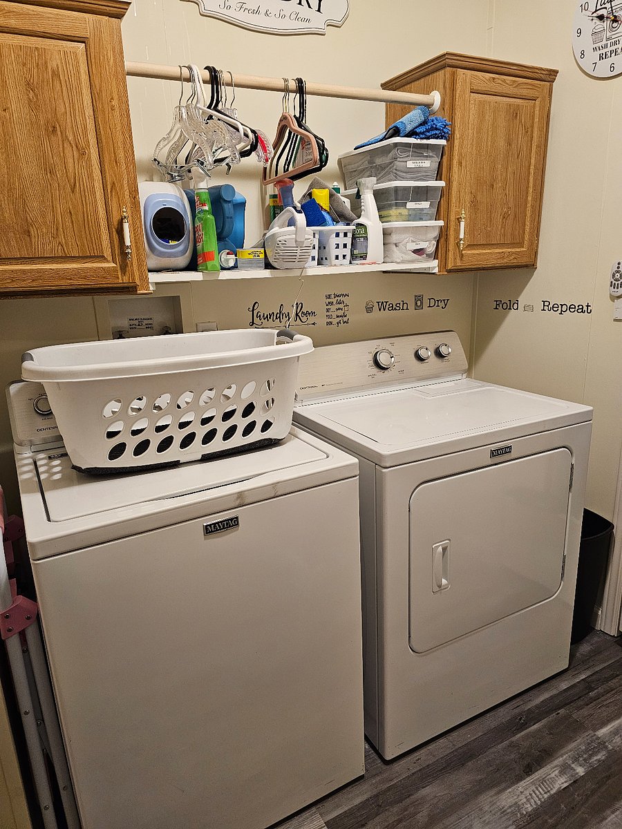 Washer dryer. Between kitchen and Master bathroom. All supplies included.