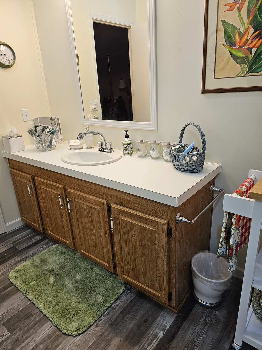 Plenty of oversized bath towels and amenities for your use.