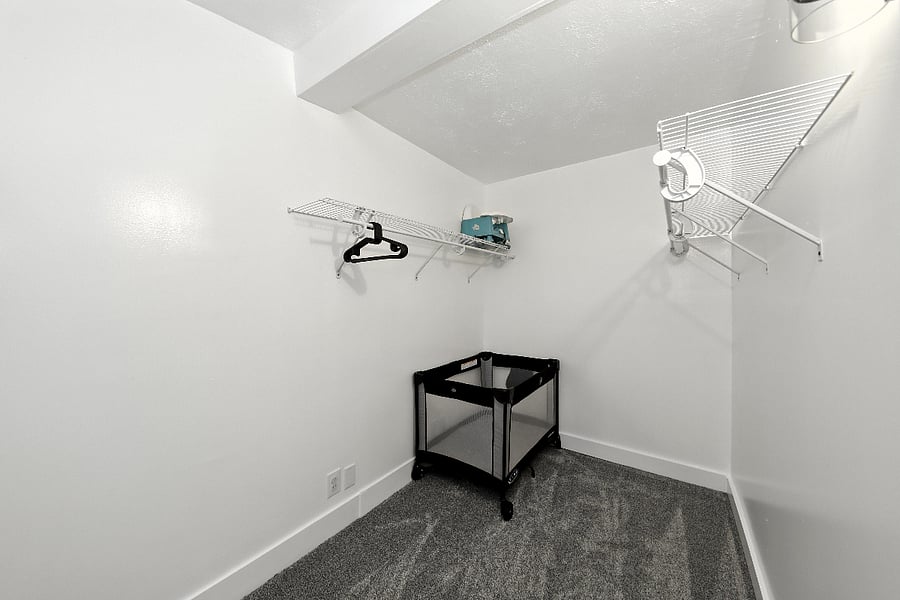 closet bedroom 1