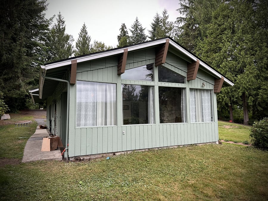 Scandinavian architecetural style on display in this original MCM home
