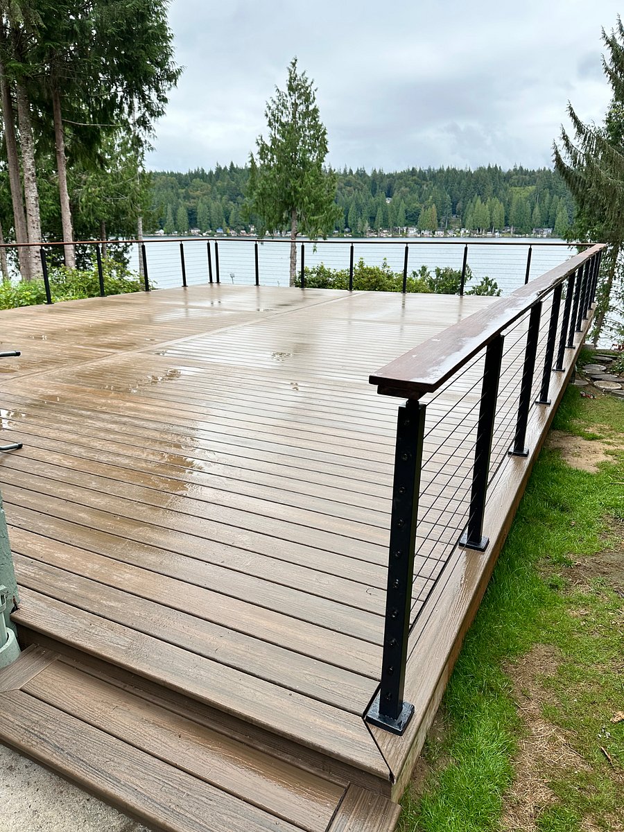 A huge 34' x 26' composite deck with easy access overlooking the lake is great for hanging out.