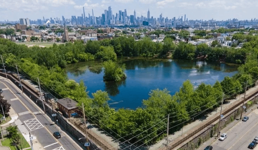 Reservoir Park 1 block away