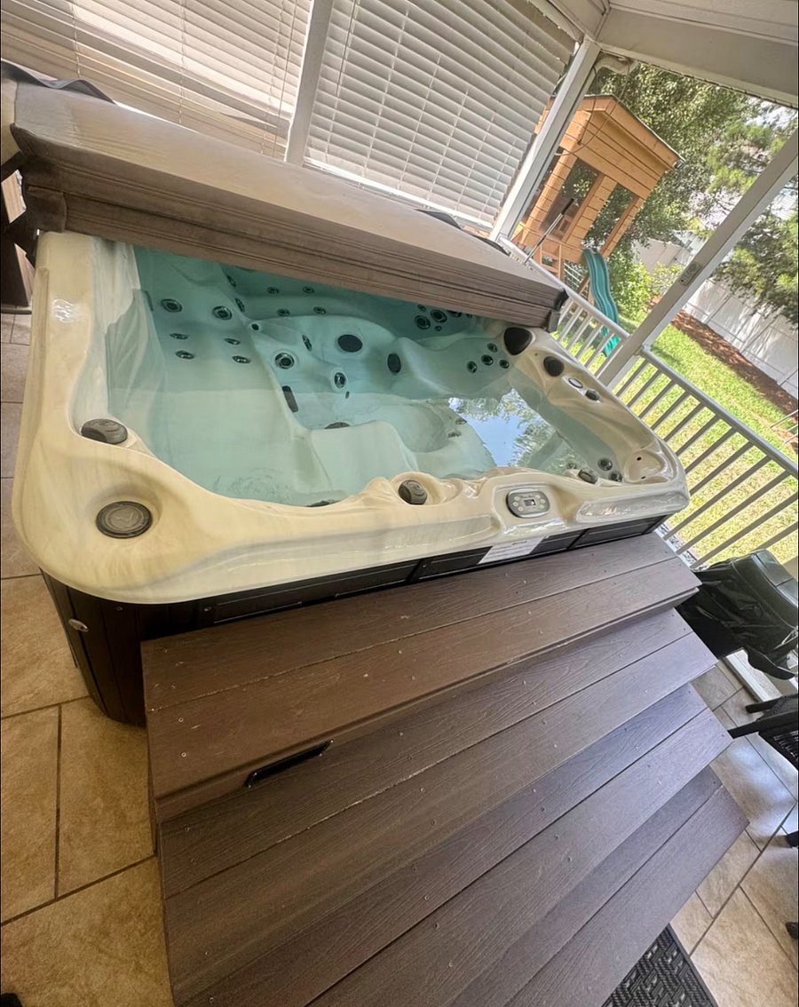 Hot tub