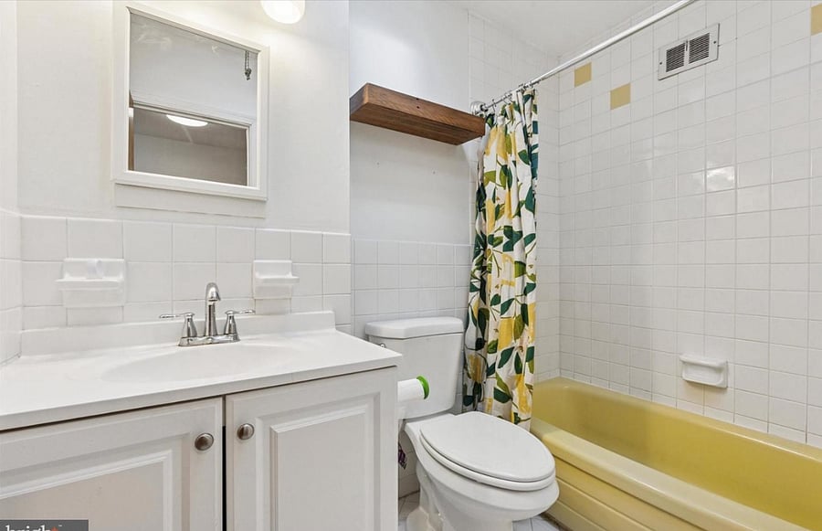 2nd Floor - Hallway Bathroom