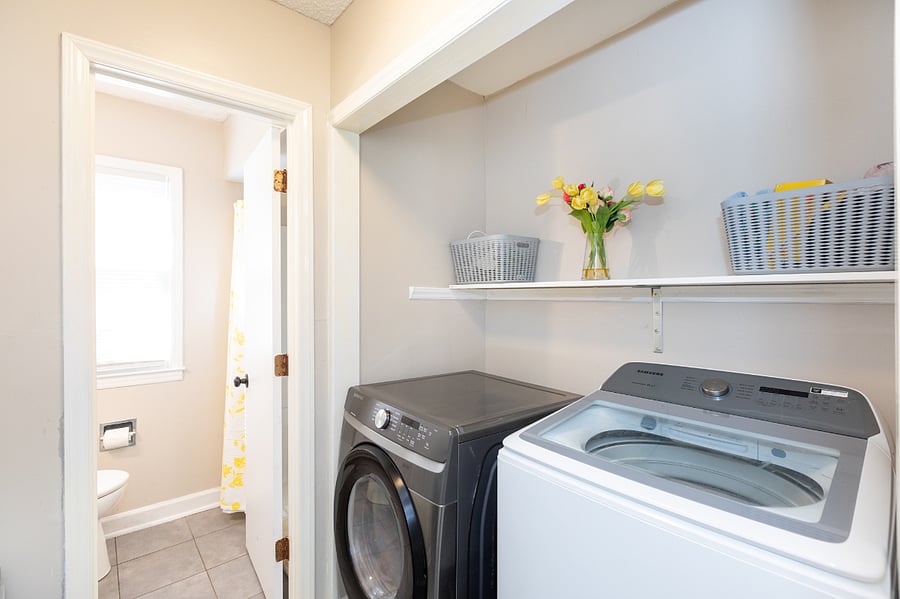 Laundry area (1st floor).