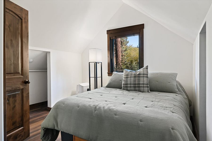 Upstairs Bedroom with Queen Bed.