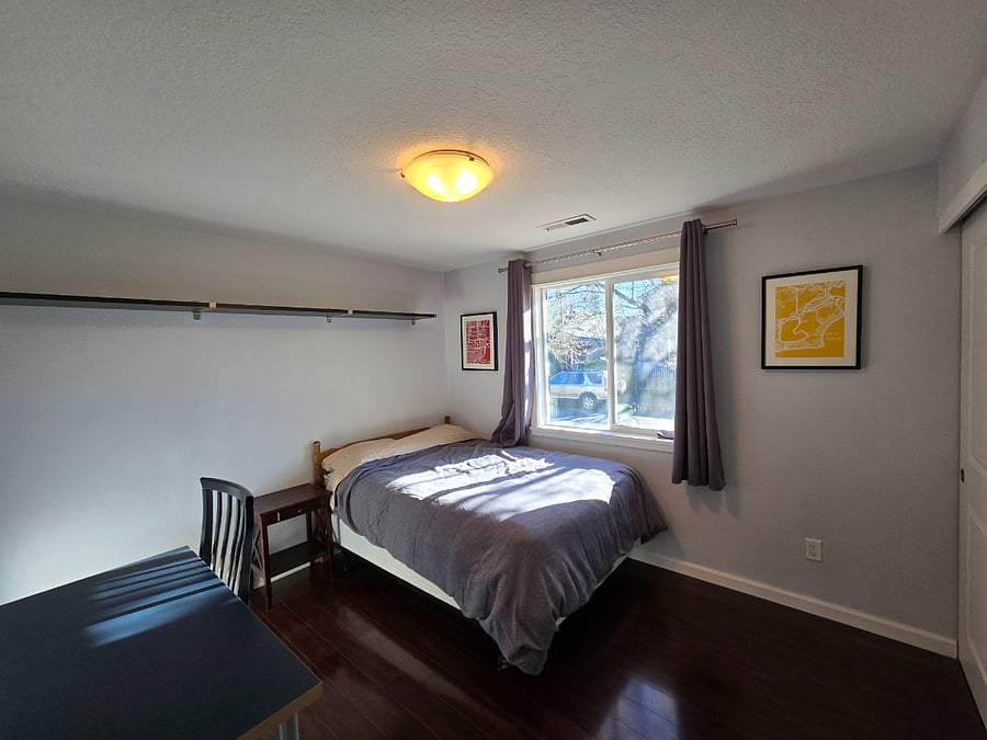 Guest Bedroom
Desk allows room to be used as an Office