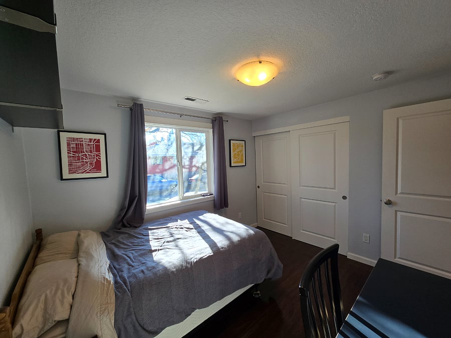 Guest Bedroom
Full / Double Bed