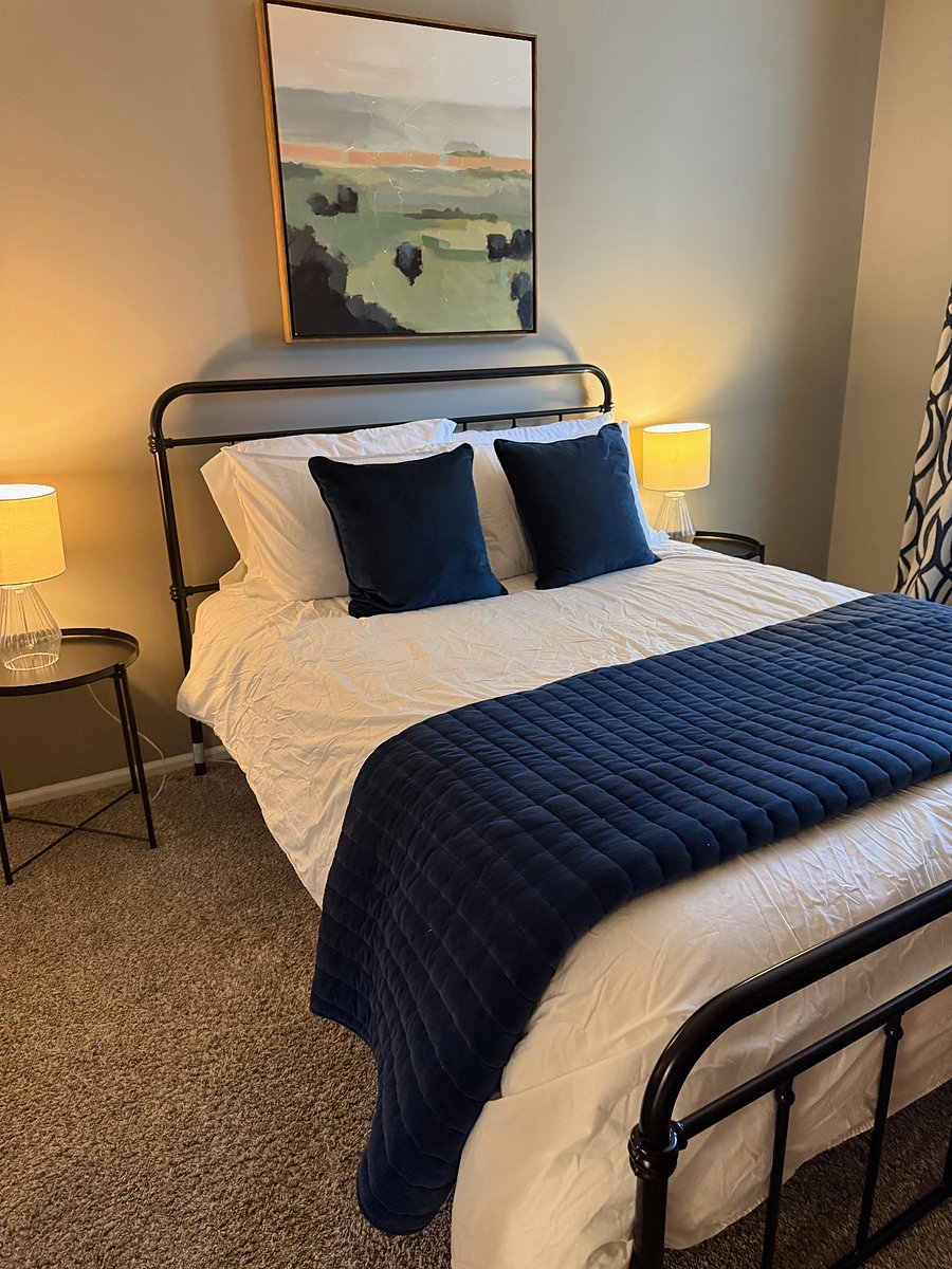 Queen Bedroom