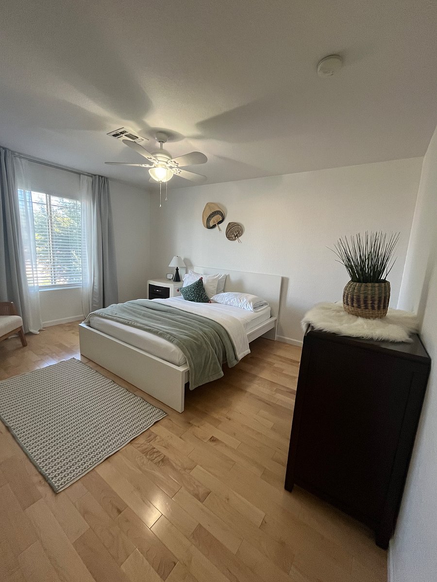 Bedroom with queen bed